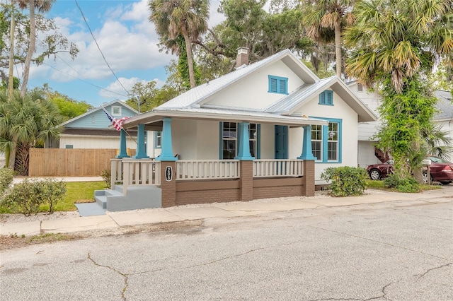 view of front of property featuring a porch