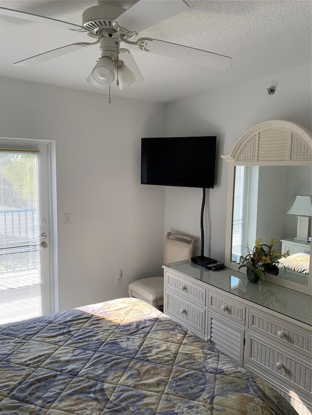 unfurnished bedroom with ceiling fan and a textured ceiling