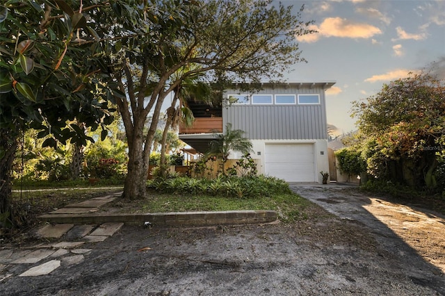 view of front facade featuring a garage