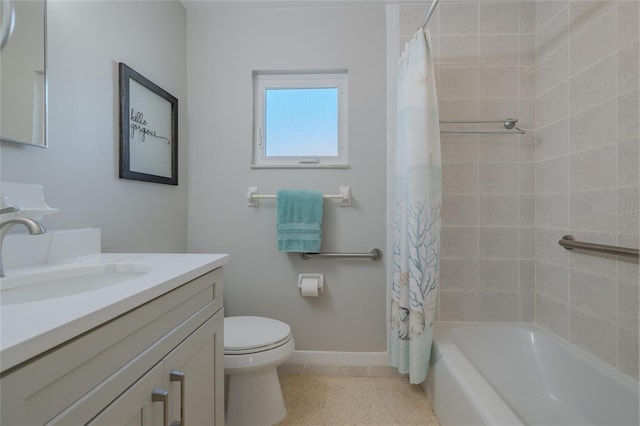 full bathroom with baseboards, toilet, vanity, shower / tub combo with curtain, and speckled floor