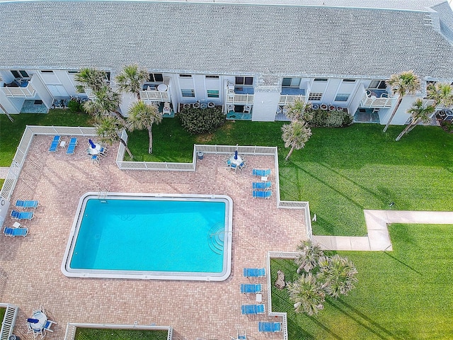 view of swimming pool