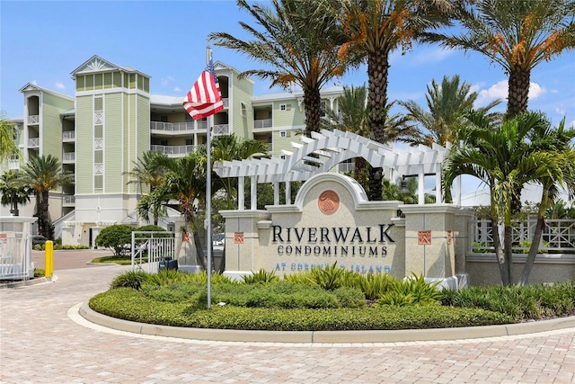 view of community / neighborhood sign