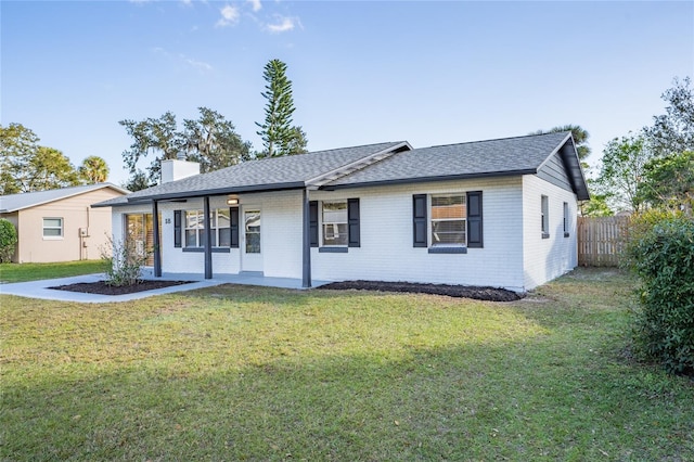 view of front facade with a front lawn