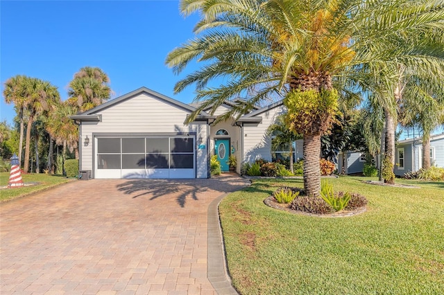 single story home featuring a front yard