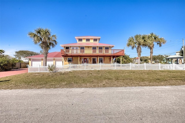 view of front of property featuring a front lawn and a garage