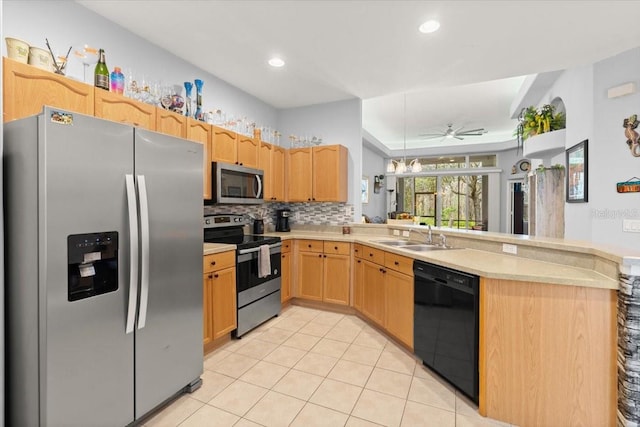 kitchen with sink, ceiling fan, appliances with stainless steel finishes, tasteful backsplash, and kitchen peninsula