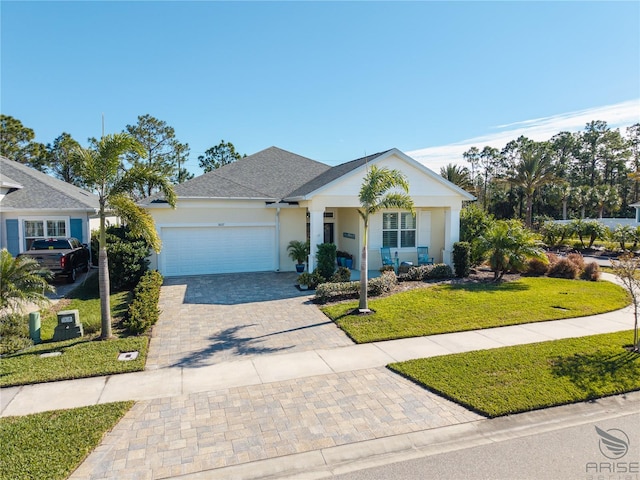 view of front of house featuring a front lawn and a garage