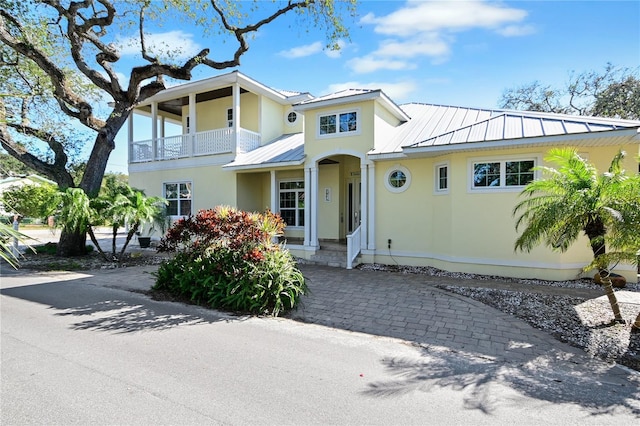 view of front of property with a balcony