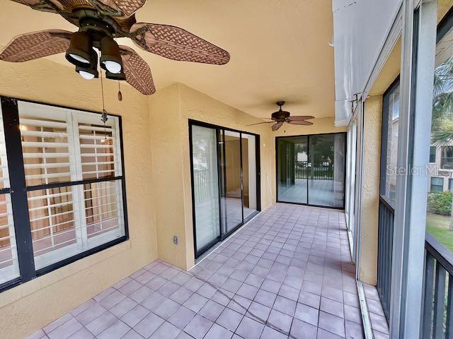 sunroom / solarium featuring ceiling fan