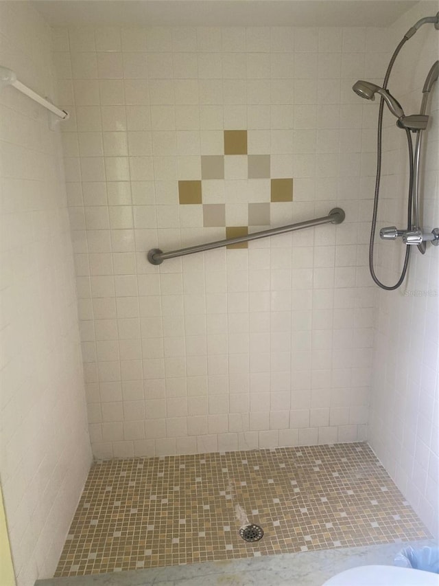 bathroom with a tile shower