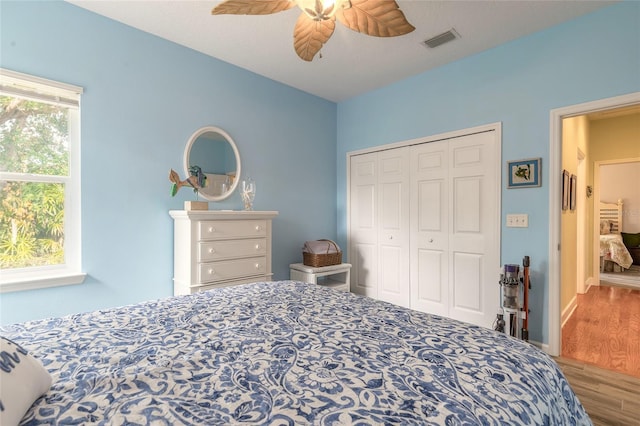 bedroom featuring ceiling fan, hardwood / wood-style floors, and a closet