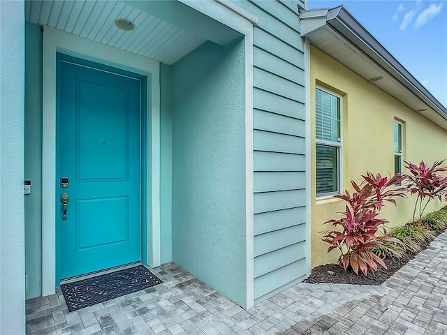 view of exterior entry with stucco siding