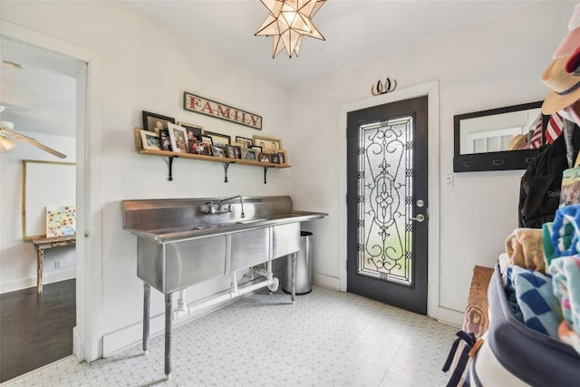 foyer entrance featuring ceiling fan