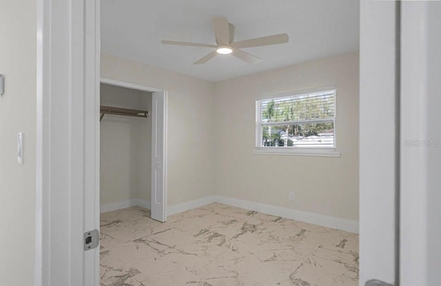 unfurnished bedroom featuring ceiling fan and a closet