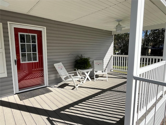 deck with ceiling fan