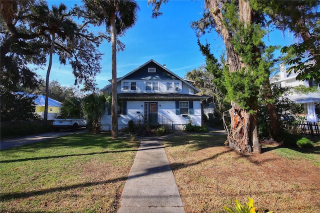 view of front of property with a front yard