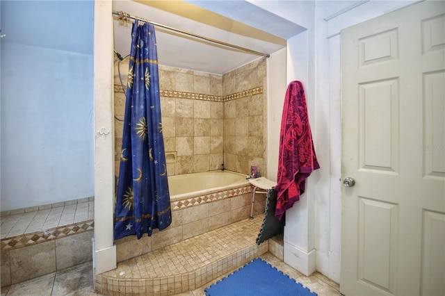 bathroom with shower / bath combo