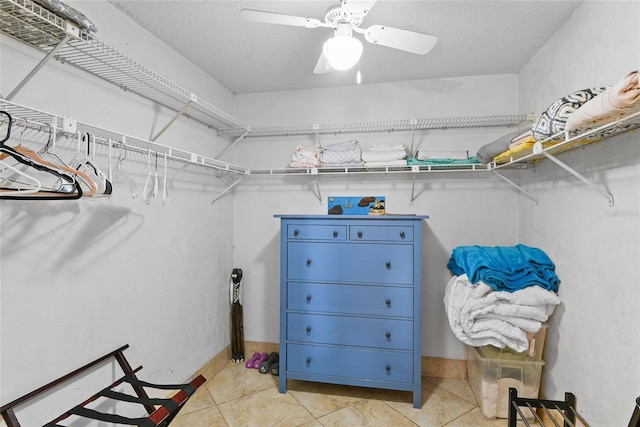 walk in closet featuring ceiling fan and light tile patterned flooring