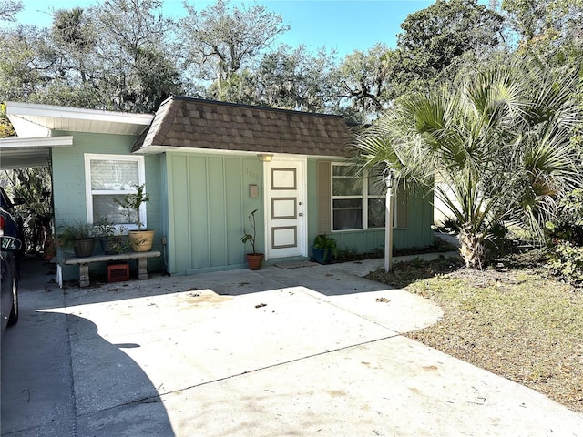 view of front of property