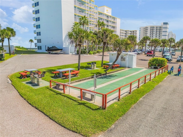 view of home's community featuring a yard