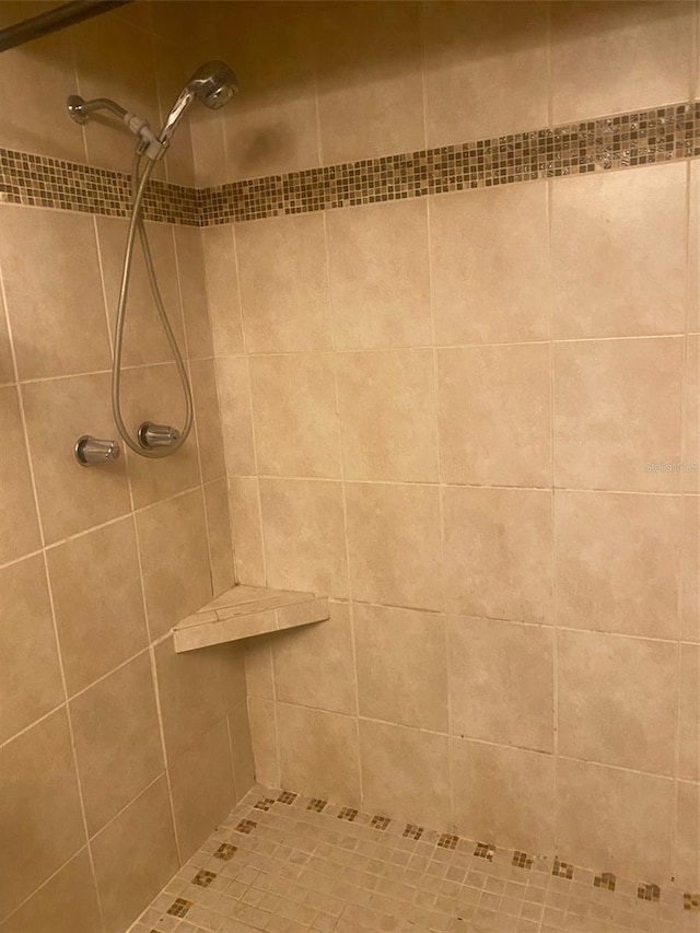 interior details with a tile shower