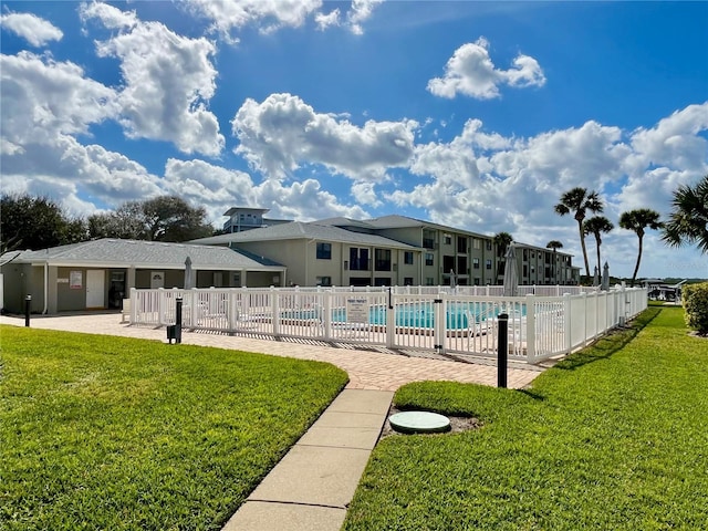 view of swimming pool with a lawn