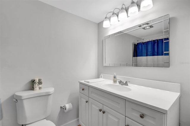 bathroom with a shower with curtain, vanity, and toilet