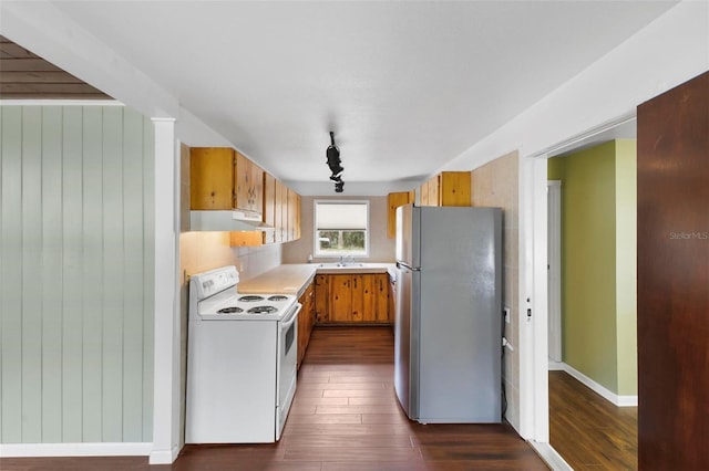 kitchen featuring dark hardwood / wood-style floors, stainless steel refrigerator, sink, electric range, and track lighting