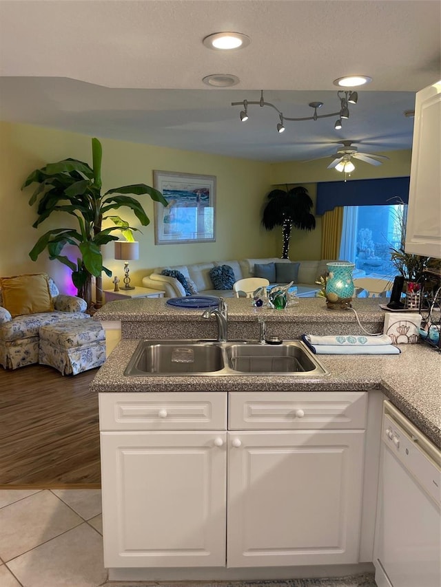 kitchen featuring white cabinetry, sink, kitchen peninsula, and dishwasher