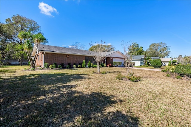 view of front of house featuring a garage and a front yard