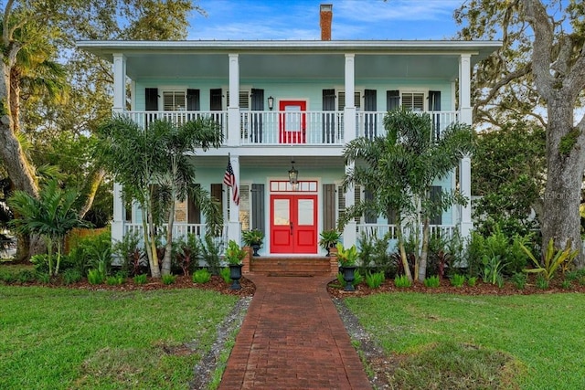 view of front facade with a front lawn