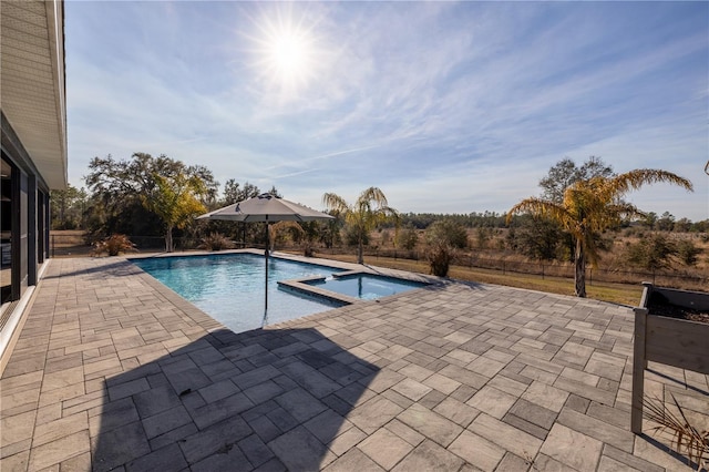 view of pool with an in ground hot tub and a patio area