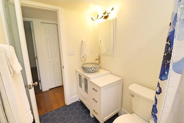 bathroom featuring sink and toilet