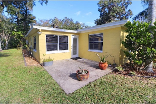 view of front of house featuring a front yard and a patio