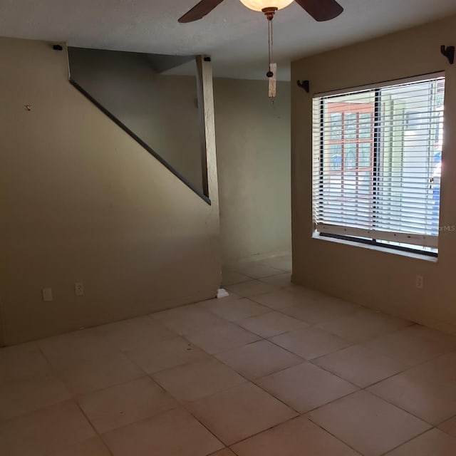 spare room with ceiling fan