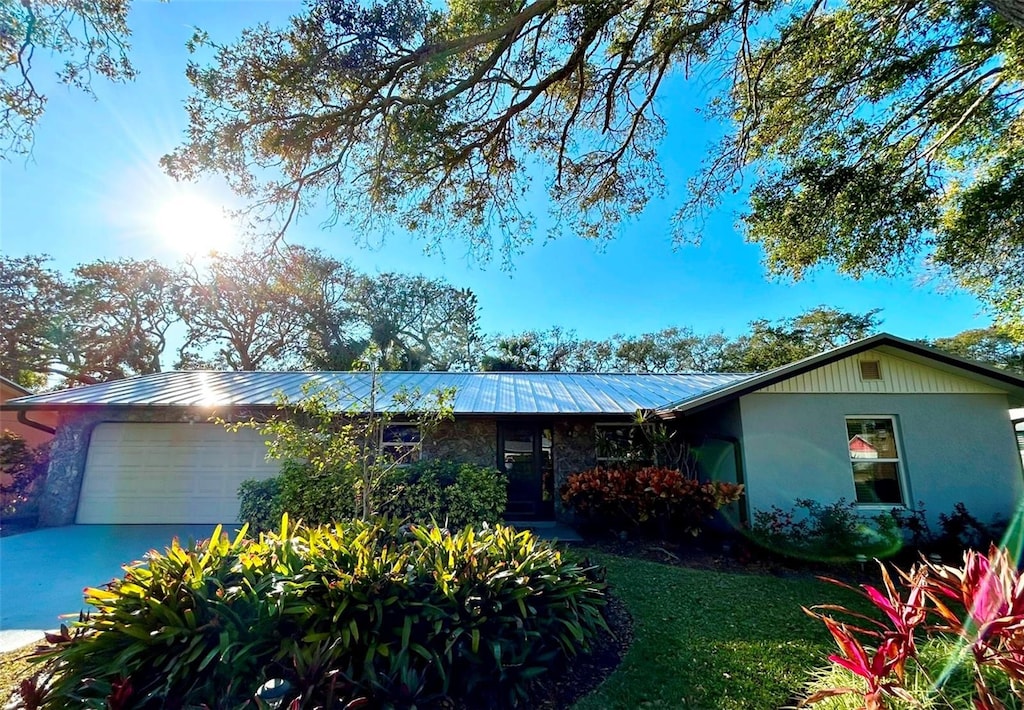 single story home featuring a garage