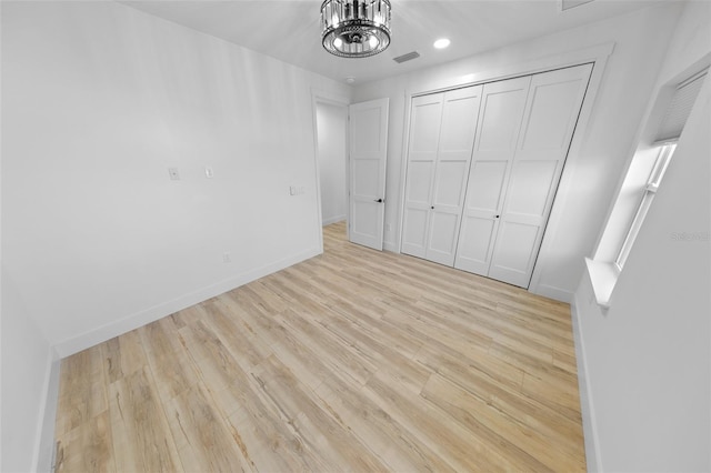 unfurnished bedroom with baseboards, visible vents, light wood-style floors, a closet, and recessed lighting