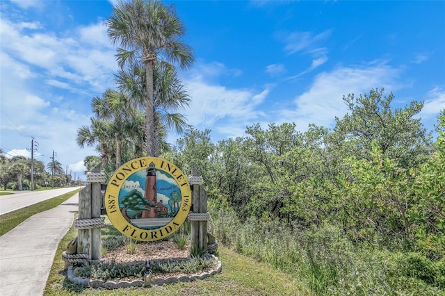 view of community / neighborhood sign