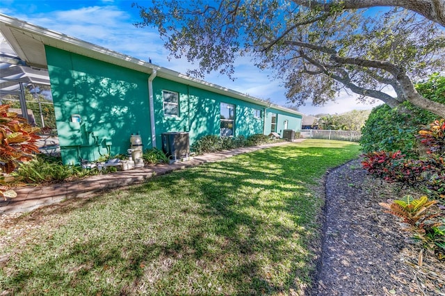 view of yard with a lanai