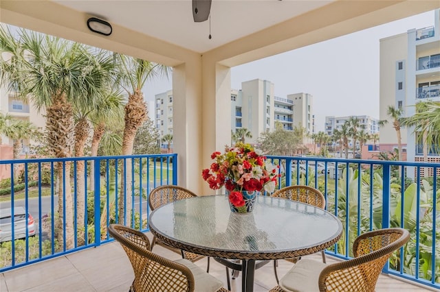 balcony featuring ceiling fan