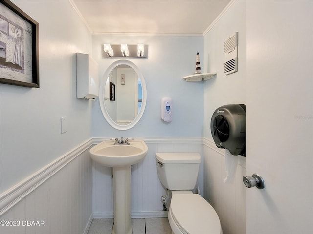 bathroom featuring crown molding, toilet, and sink