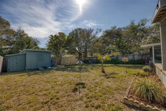 view of yard with a shed