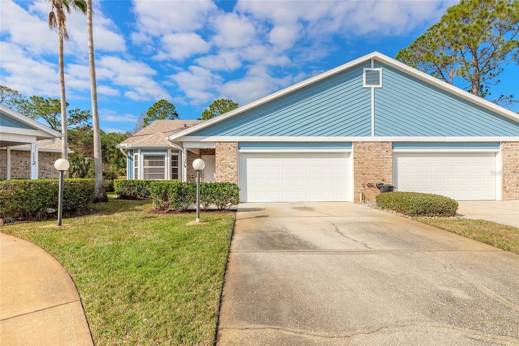 view of front facade featuring a garage and a front lawn