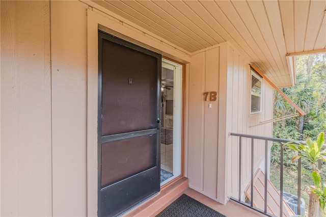 entrance to property featuring a balcony