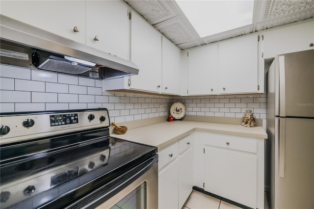 kitchen with backsplash, stainless steel appliances, range hood, and white cabinets