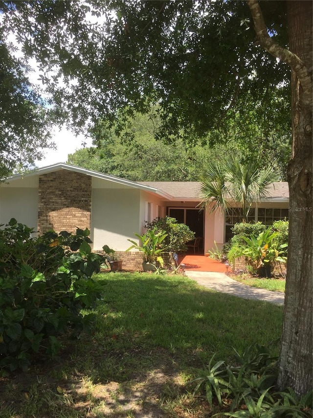 exterior space featuring a front yard