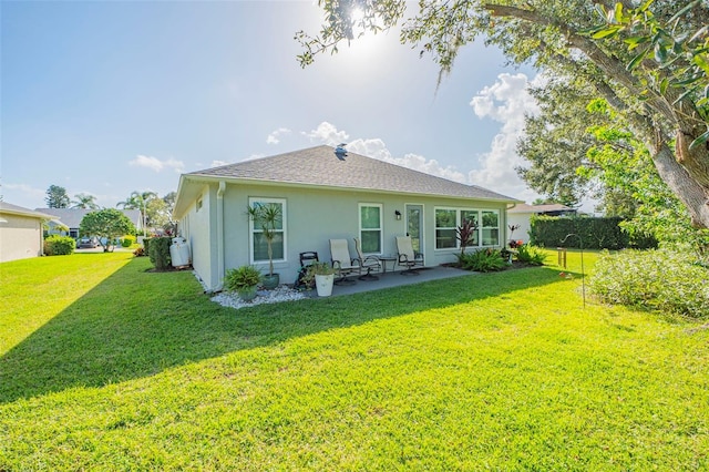 back of house featuring a lawn