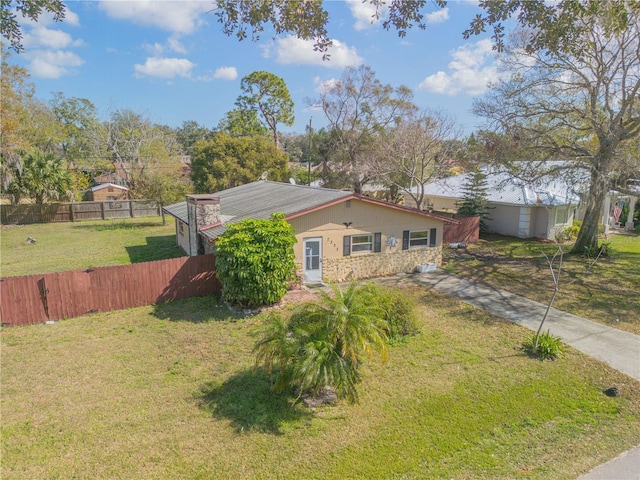 view of front of property with a front lawn