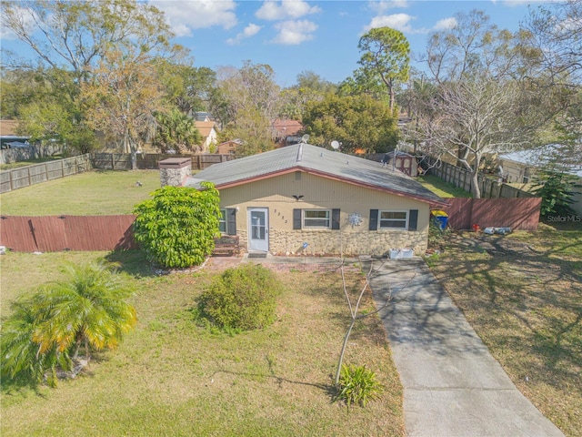 single story home featuring a front yard