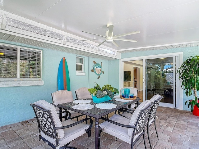 sunroom with ceiling fan